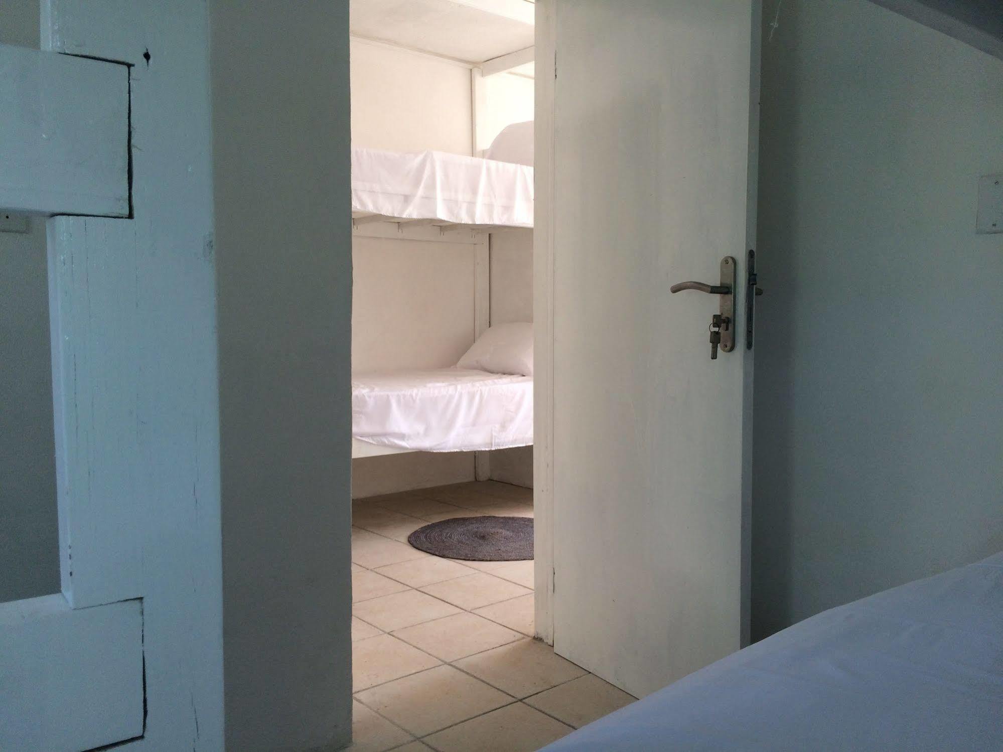 Vicky'S Keys Hostel Upper Princeʼs Quarter Buitenkant foto